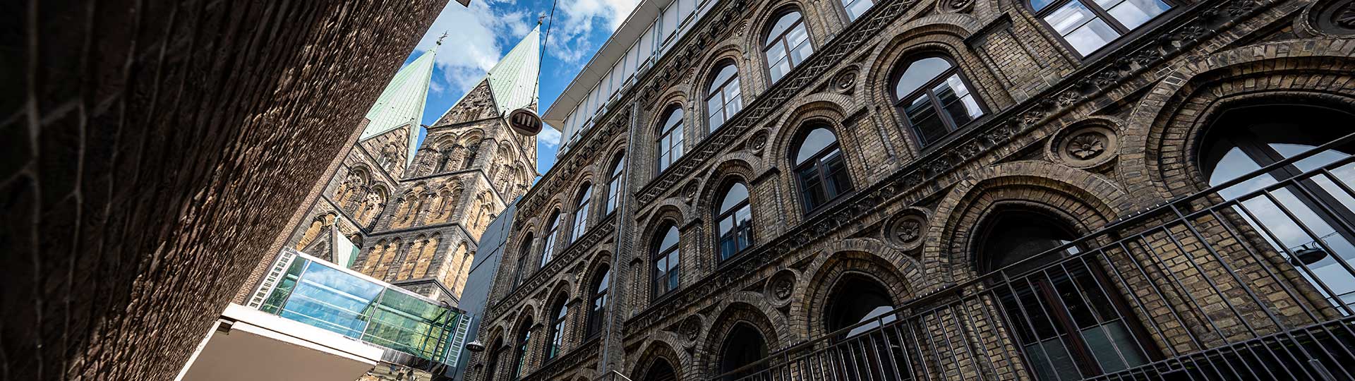 Bremer Dom aus Seitenstraße